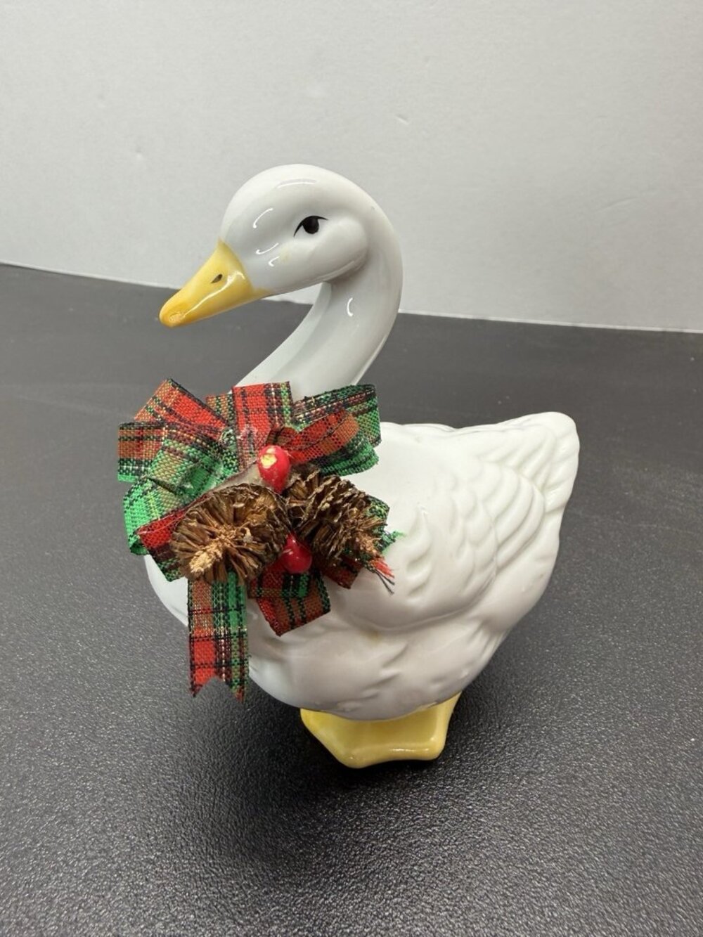 Ceramic Christmas Goose Holiday Wreath Russ Berrie 5" Tall Farmhouse Decor